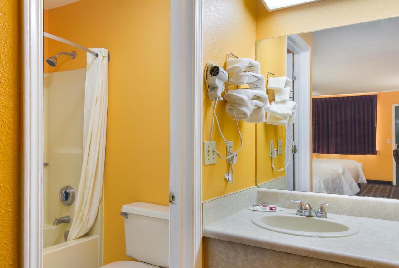 Americas Best Value Inn Darien Zewnętrze zdjęcie