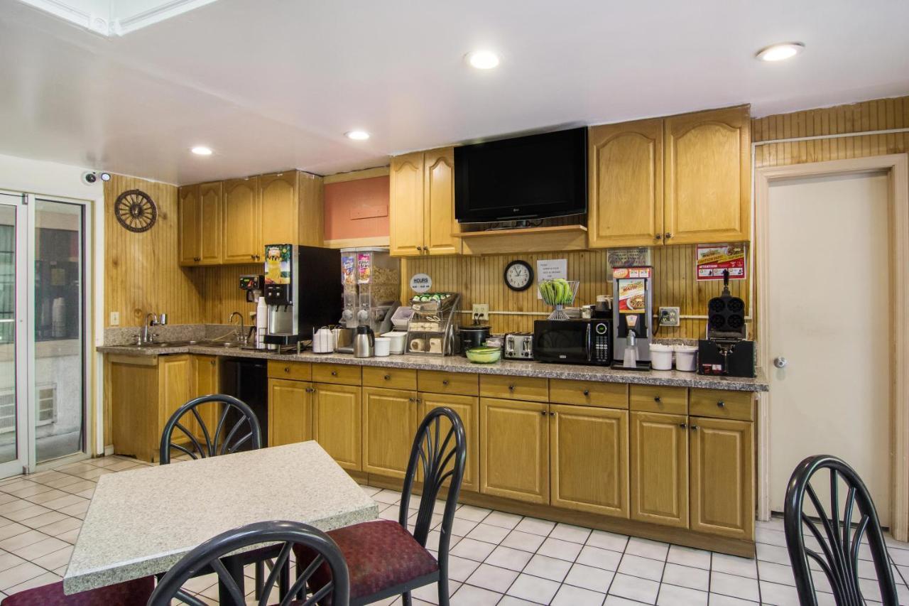 Americas Best Value Inn Darien Zewnętrze zdjęcie