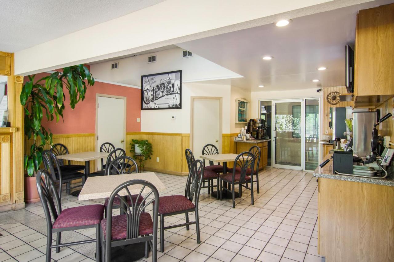 Americas Best Value Inn Darien Zewnętrze zdjęcie